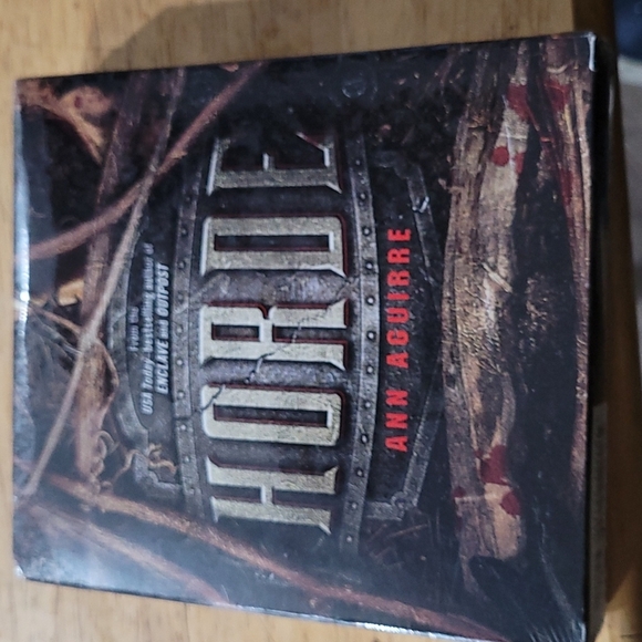 Audiobook Horde Cds - Picture 1 of 3